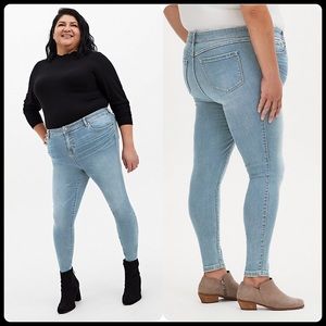 Torrid 26 Tall Midfit Super Skinny Jeans Super Soft Light Wash